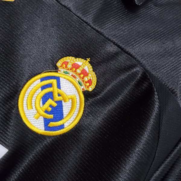 Retro 99/01 Real Madrid Away - Image 7
