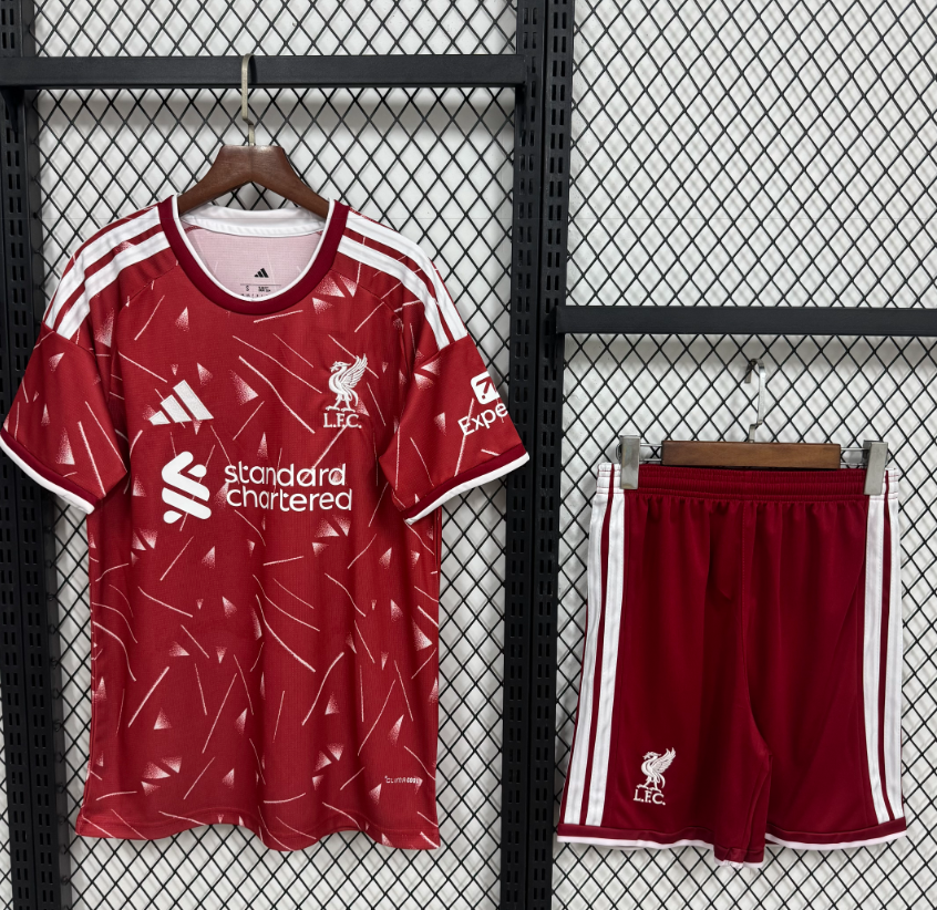 Adults kits 26/27 Liverpool home - Image 1