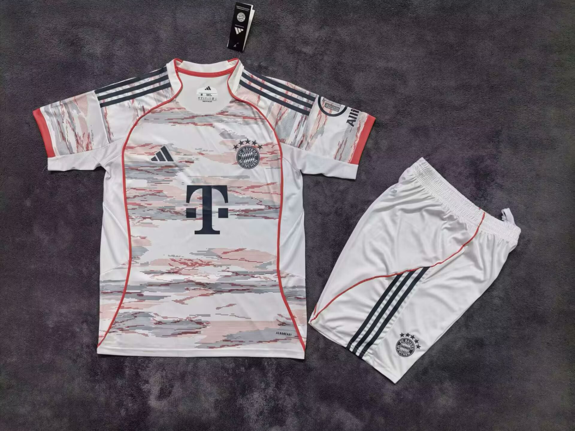 Adults kits 25/26 Bayern away - Image 1