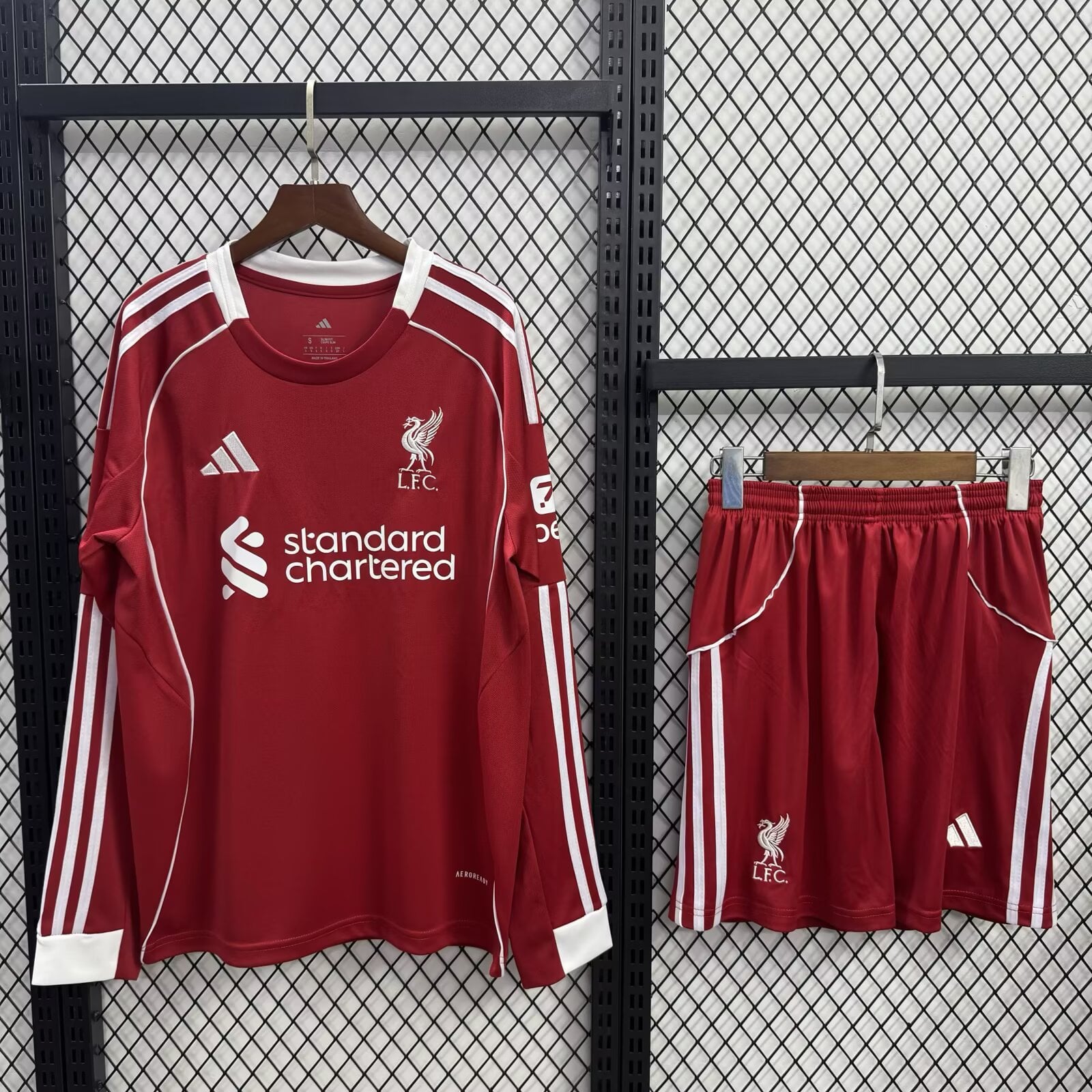 Adults kits 25/26 Liverpool home long-sleeved - Image 1