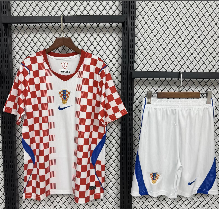 Adults kits 26/27 Croatia home - Image 1