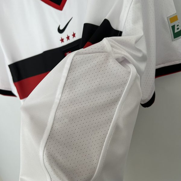 Retro 01/02 Flamengo Away - Image 5
