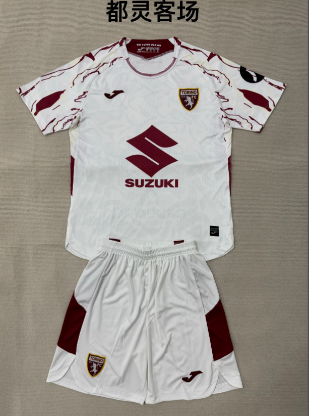 Adults kits 25/26 Turin away - Image 1