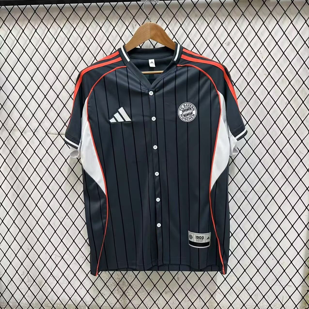Fans Version 25/26 Bayern white baseball jersey - Image 1