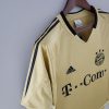 Retro 04/05 Bayern Munich Away - Image 3