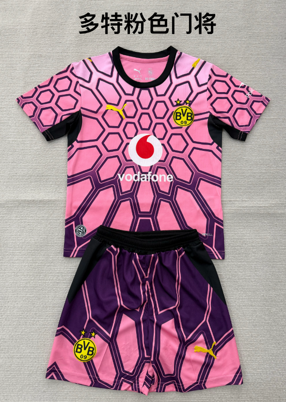 Kids kits 26/27 Dortmund Pink goalkeeper - Image 1