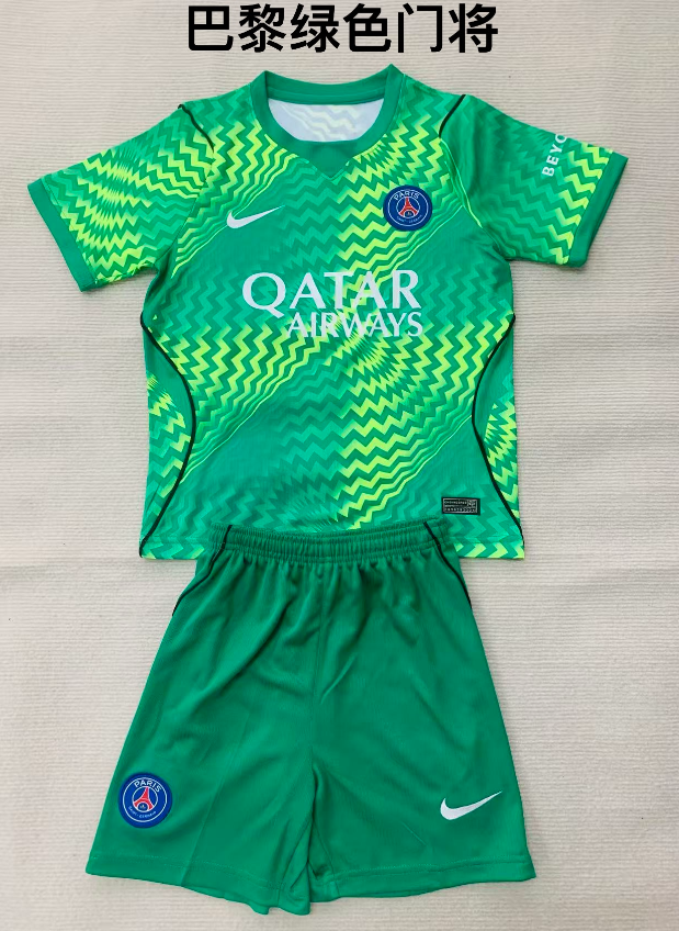 Adults kits 26/27 Paris Green Goalkeeper - Image 1