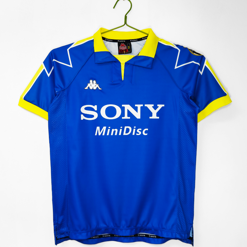 Retro 1997/98 Juventus away - Image 1
