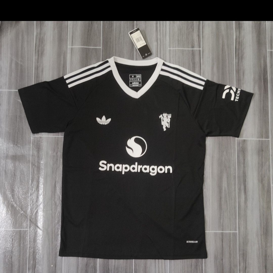 Fans Version 24/25 Manchester United goolkeeper - Image 1