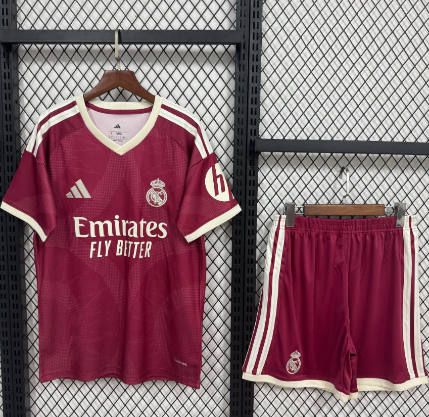 Adults kits 26/27 Real Madrid Second away - Image 1