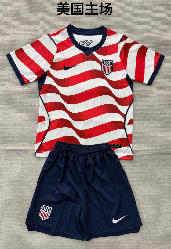 Adults kits 26/27 USA home - Image 1