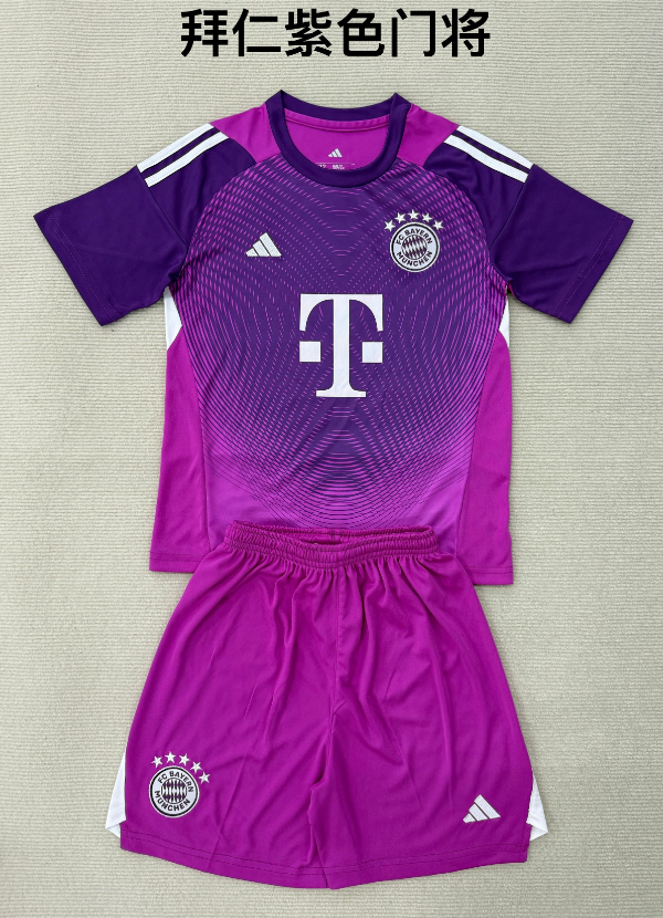 Adults kits 25/26 Bayern purple goalkeeper - Image 1
