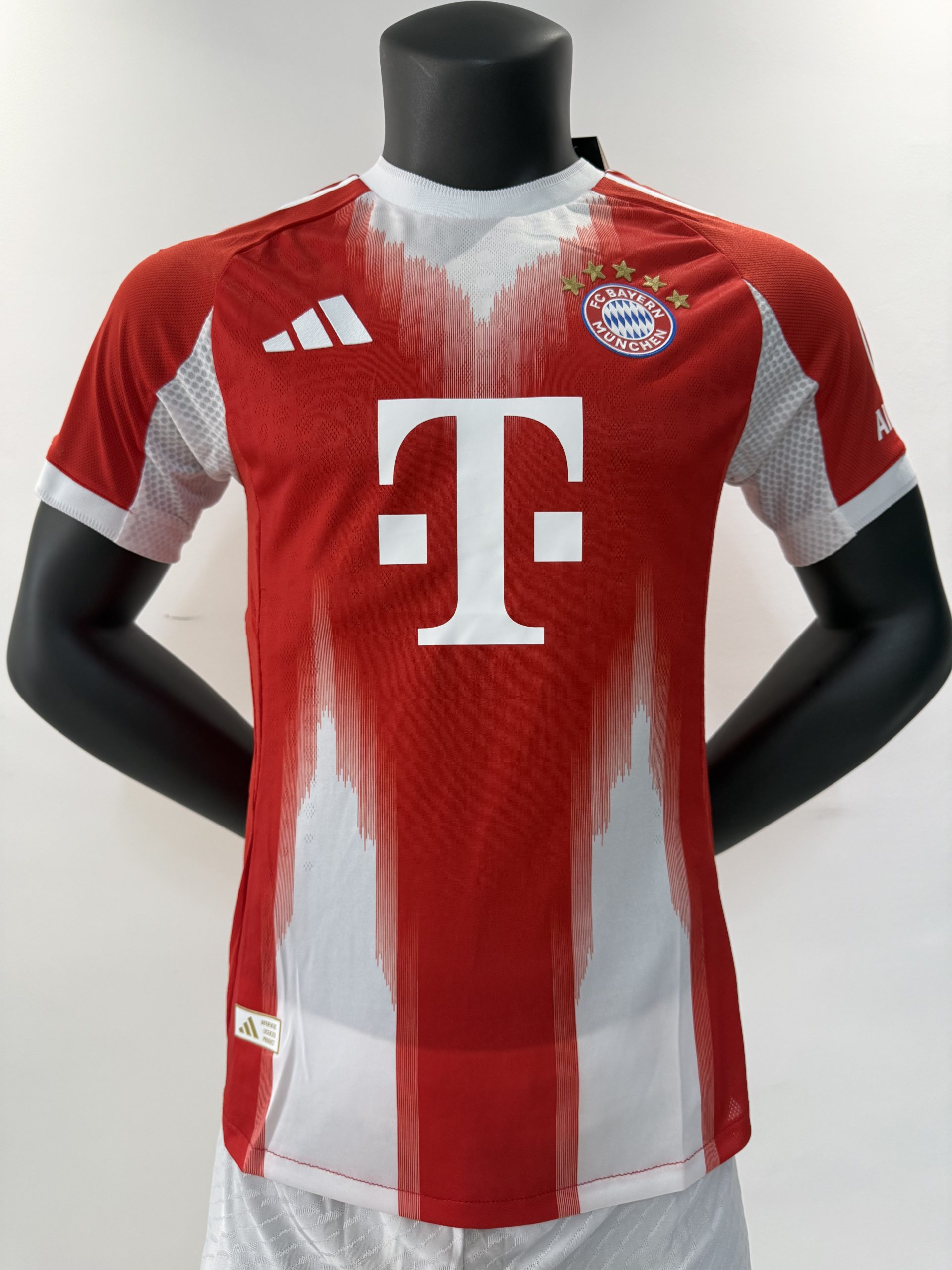 Player Version 25-26 Bayern home - Image 1
