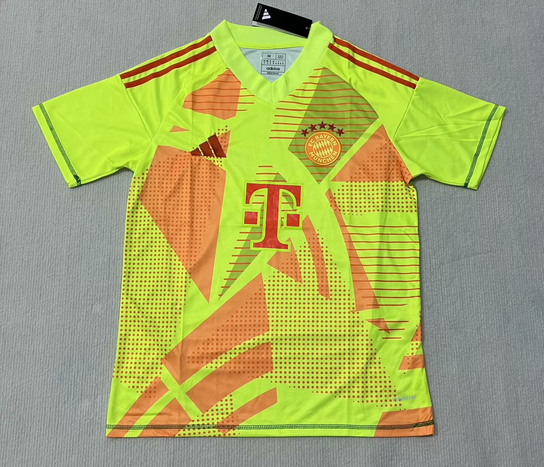 Fans Version 24/25 Bayern goalkeeper - Image 1