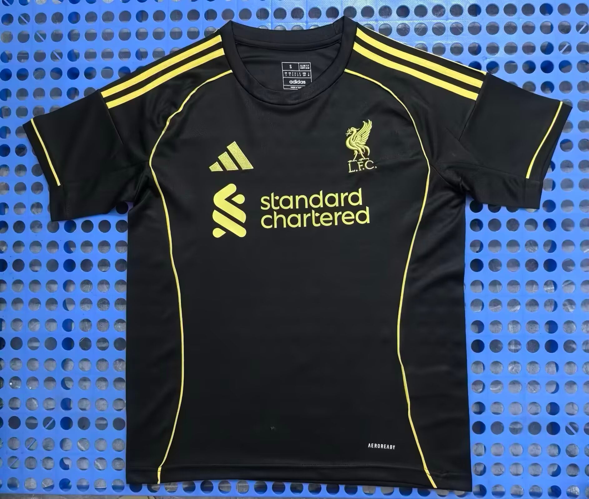 Fan version 25/26 Liverpool black training - Image 1
