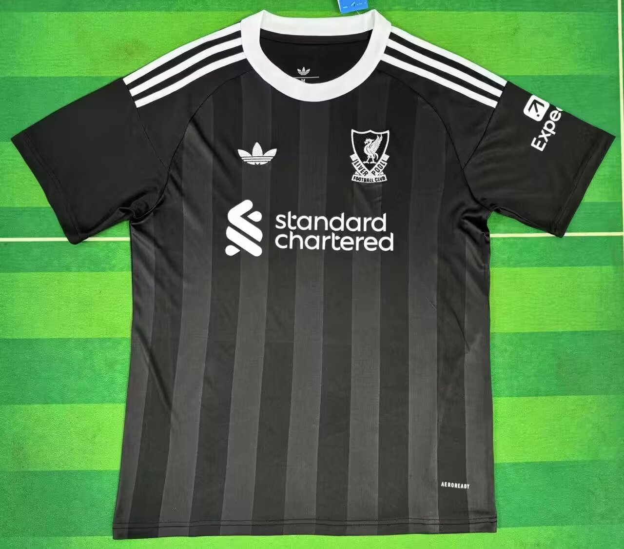 Fans Version 25/26Liverpool goalkeeper - Image 1