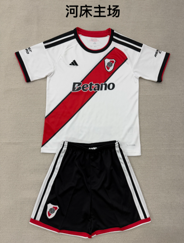 Adults kits 26/27 River Plate home - Image 1