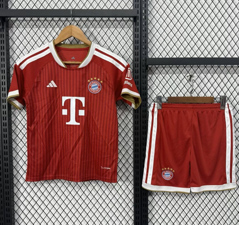 Adults kits 26/27 Bayern Munchen home - Image 1