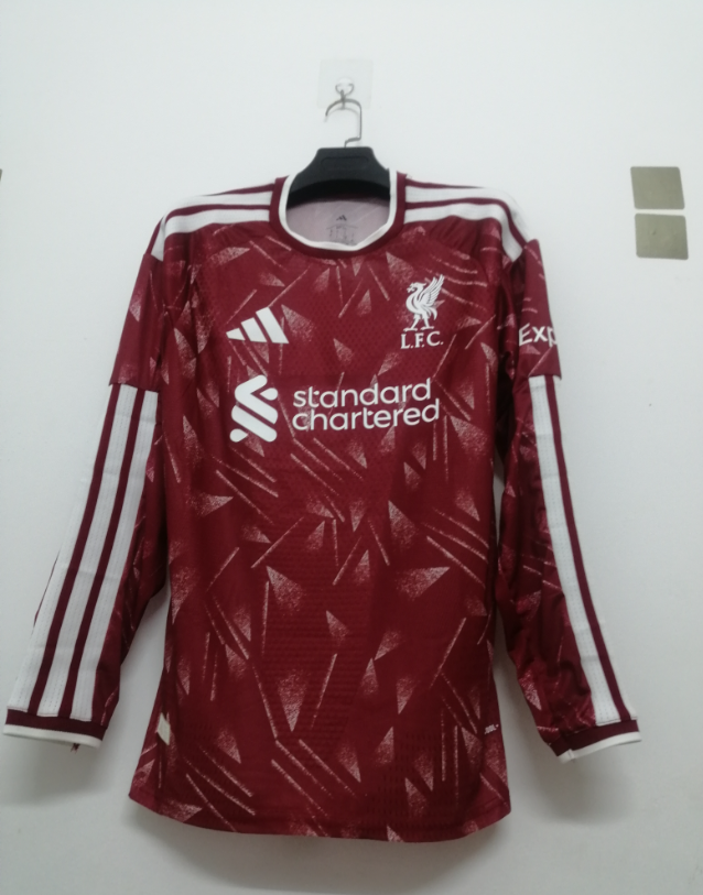Player Version 26/27 Liverpool home long sleeve - Image 1