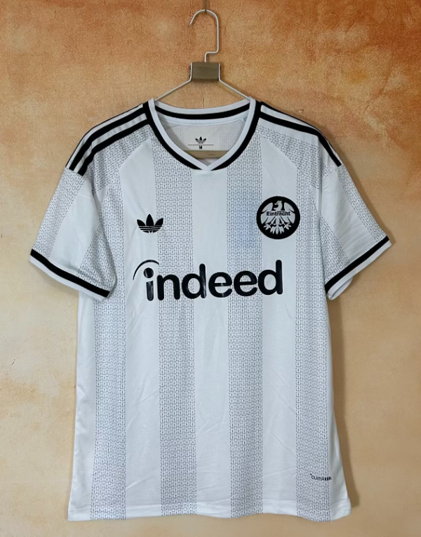 Fan version 26/27 Frankfurt Pale - Image 1