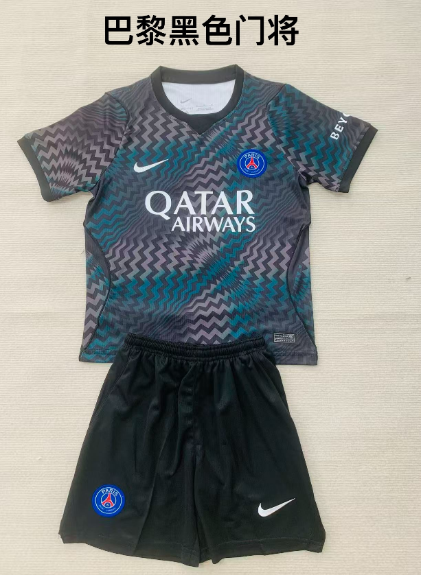 Adults kits 26/27 Paris Black Goalkeeper - Image 1