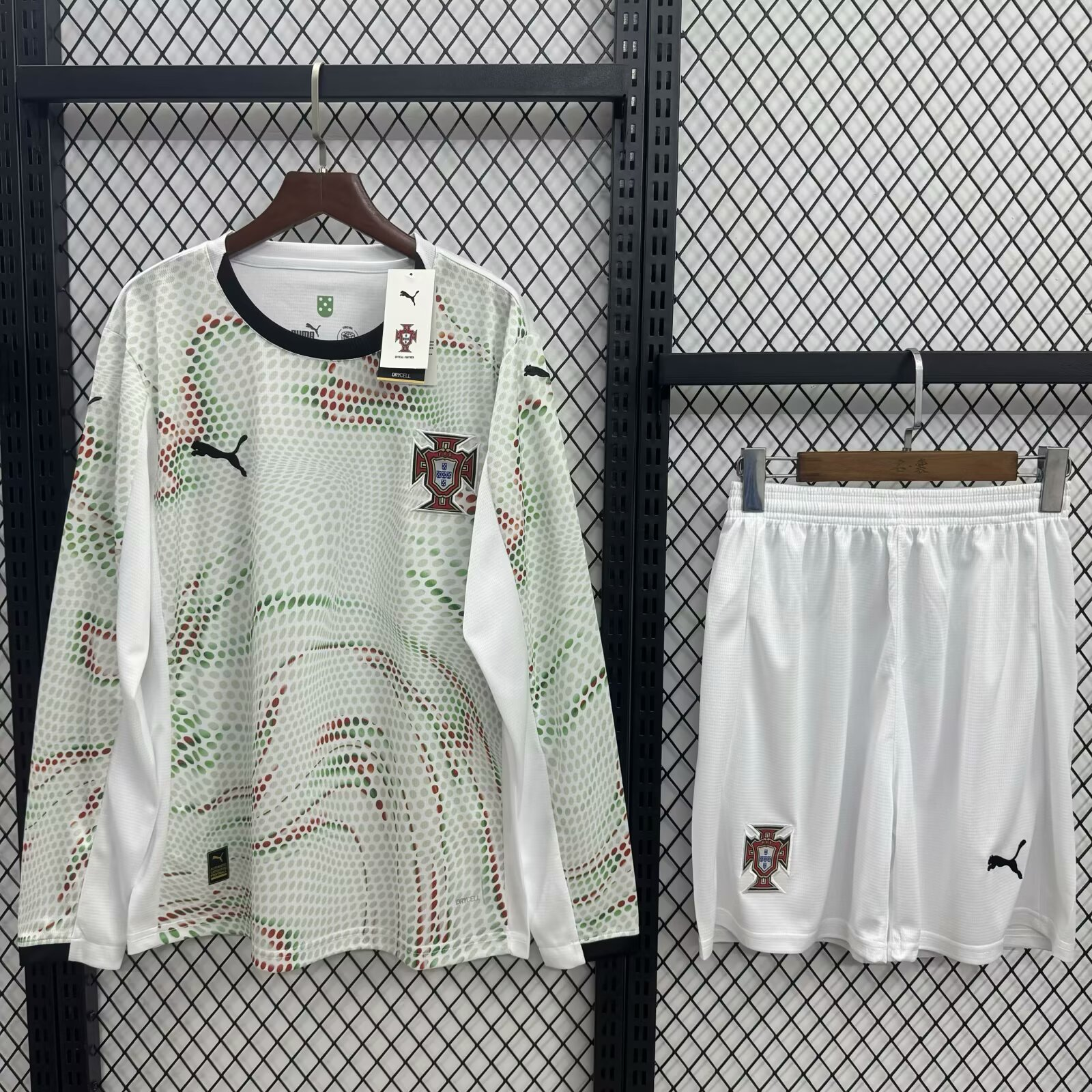 25/26 Portugal Adults kits long sleeve away - Image 1