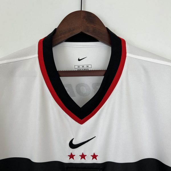 Retro 01/02 Flamengo Away - Image 3