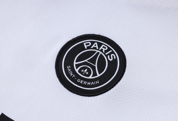 26/27 Adults Paris white Training Kits - Image 4