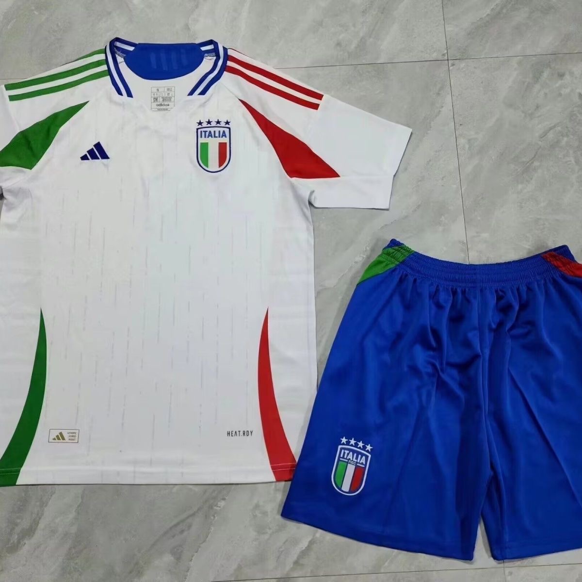 Adult kit 24/25 Italy away Adult kit 24/25 Italy away - Image 1