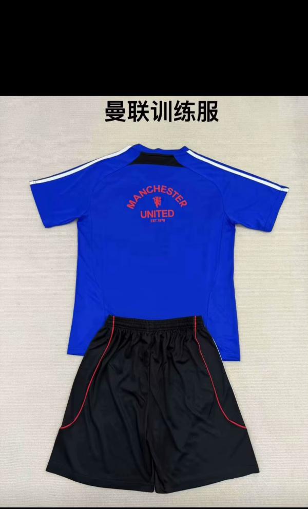 25/26 Manchester United Training Kits - Image 2