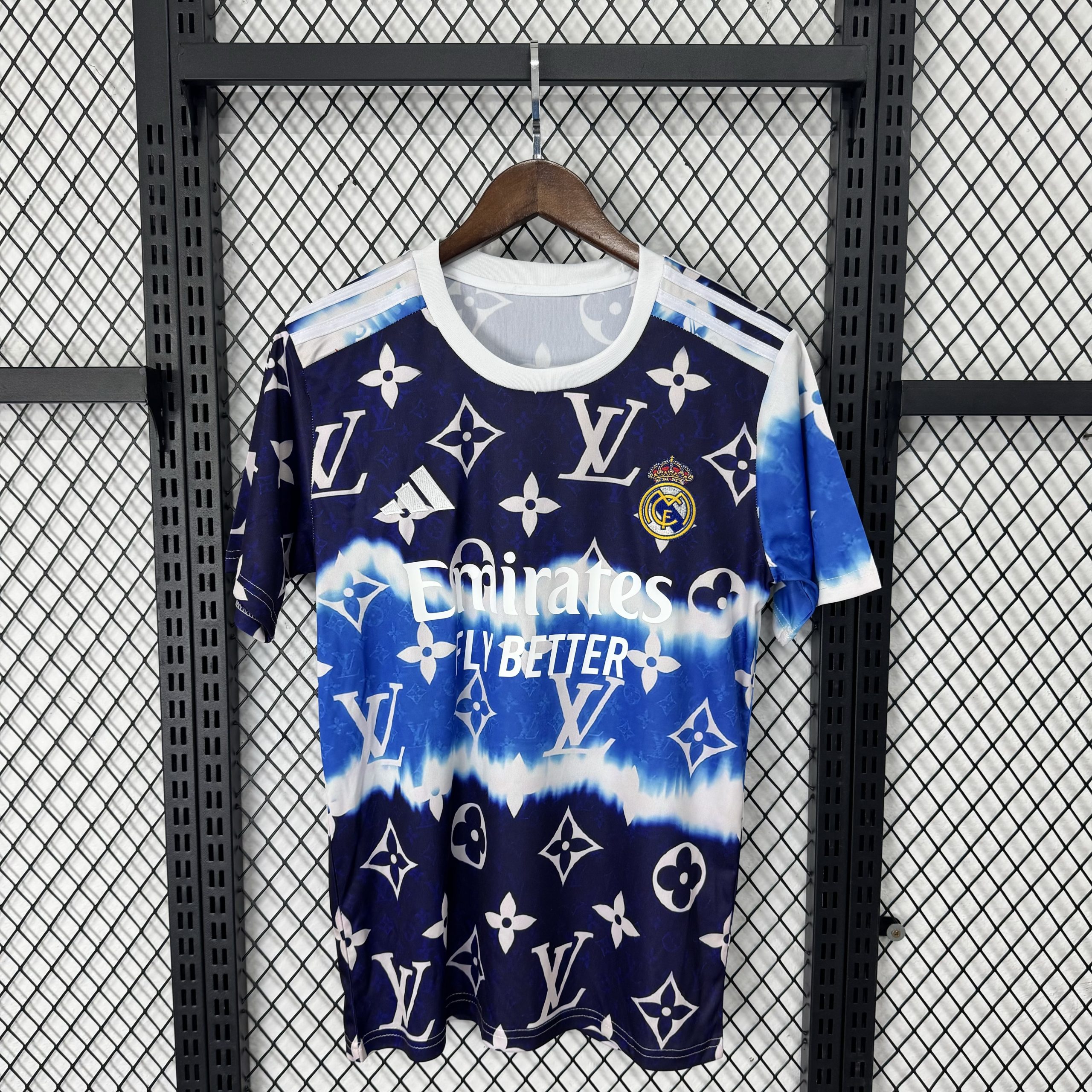 25/26 Fan version Real Madrid lv special version 25/26 Fan version Real Madrid lv special version - Image 1